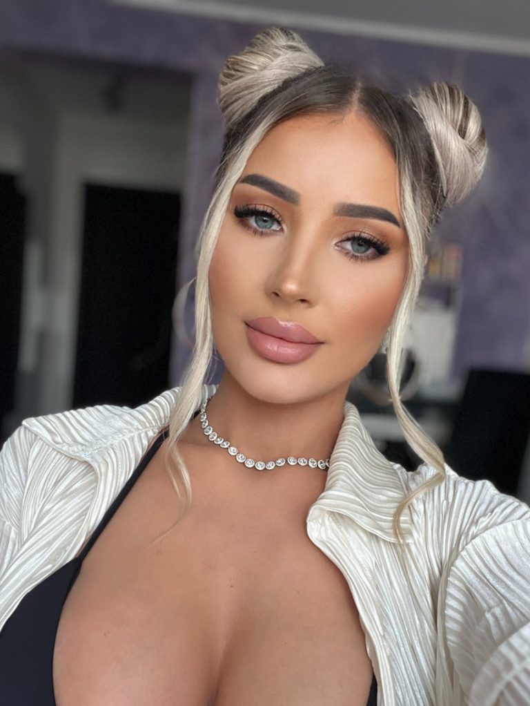 Adriana Carare FameUp