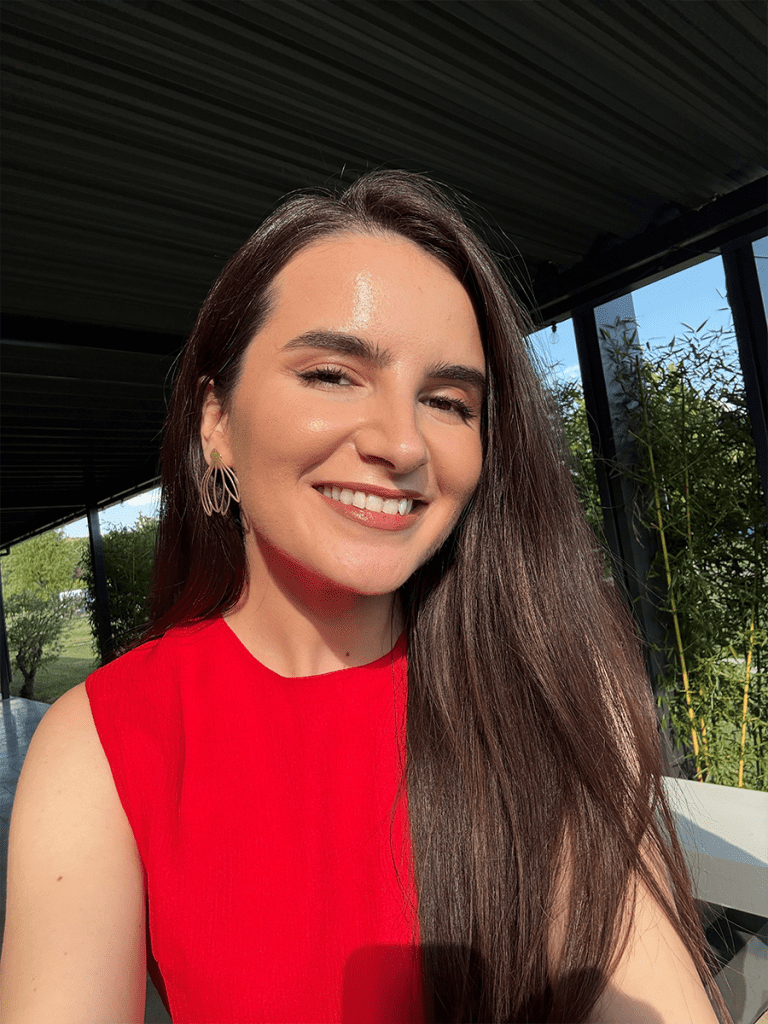 Carla Iliescu FameUp