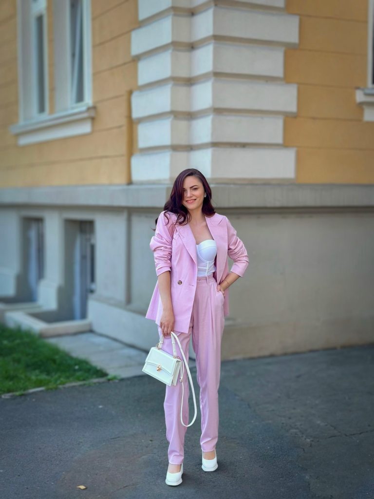 Delia Ștefan FameUp